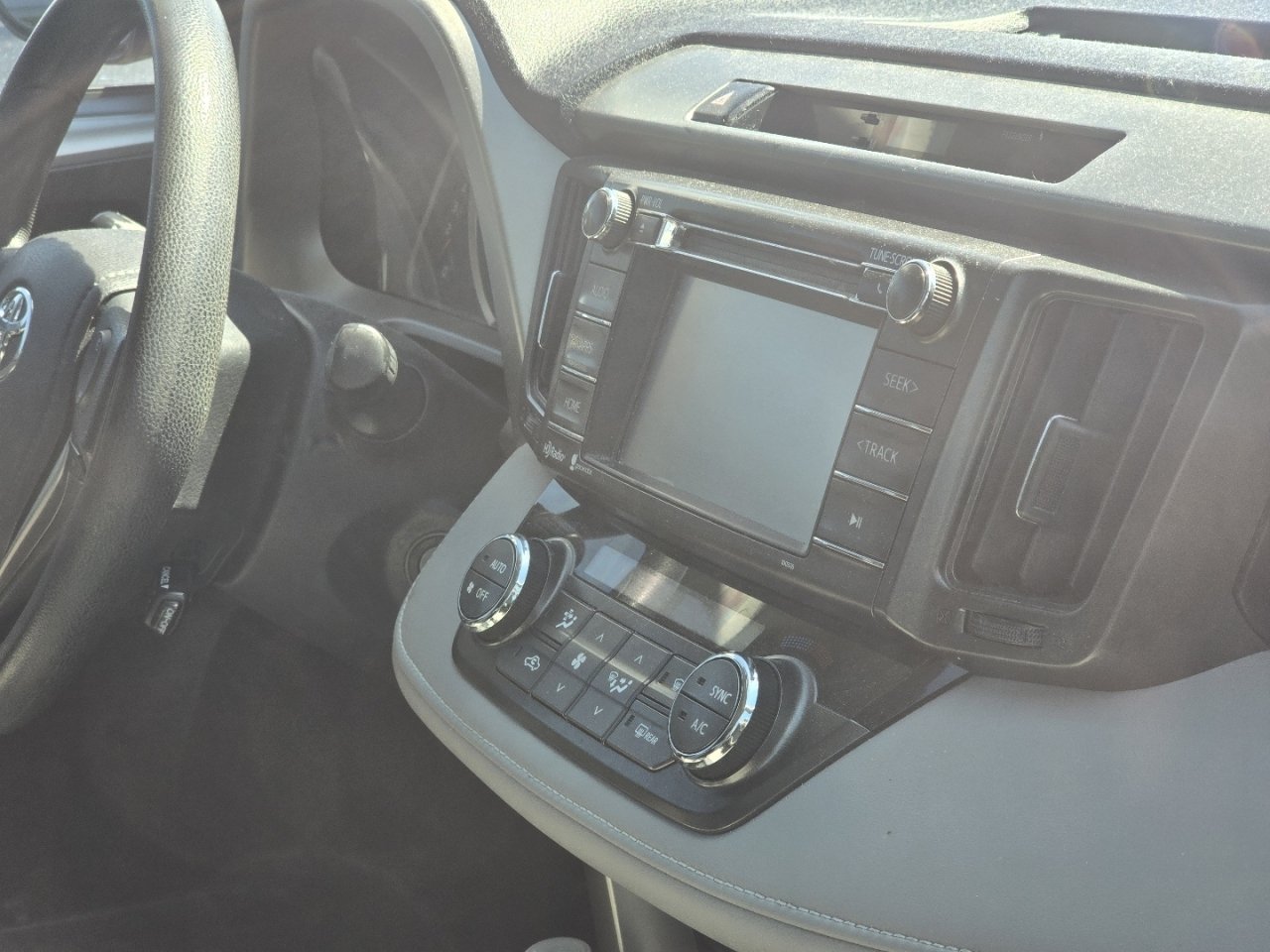 Used 2015 Toyota RAV4 XLE AWD/4WD image 14