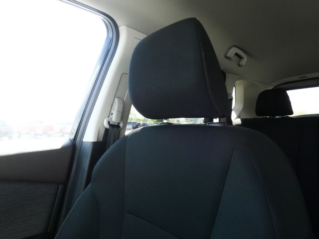 Used 2023 Nissan Rogue S AWD/4WD image 30
