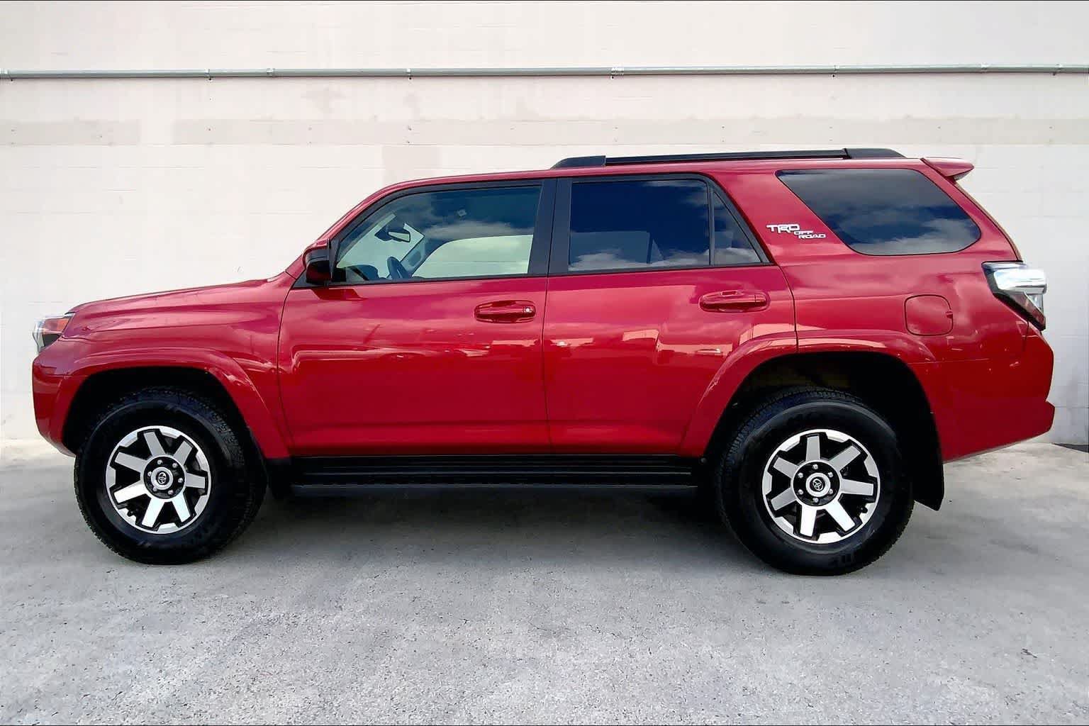 Used 2024 Toyota 4Runner TRD Off-Road AWD/4WD image 3