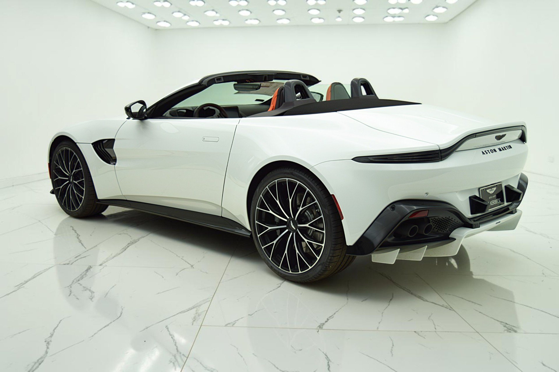 Used 2023 Aston Martin V8 Vantage Roadster RWD image 7