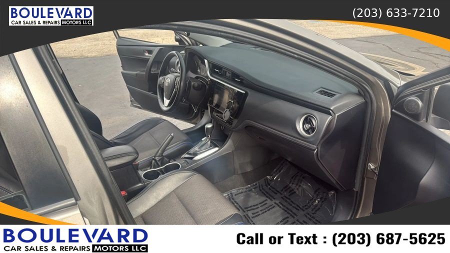 Used 2018 Toyota Corolla SE w/ SE Premium Package FWD image 35