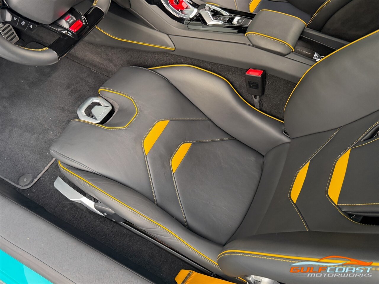 Used 2021 Lamborghini Huracan EVO RWD image 24