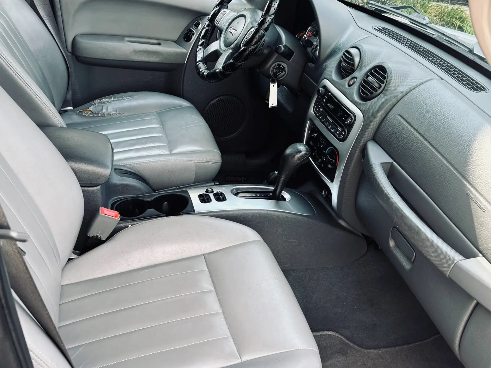 Used 2007 Jeep Liberty Limited AWD/4WD image 22