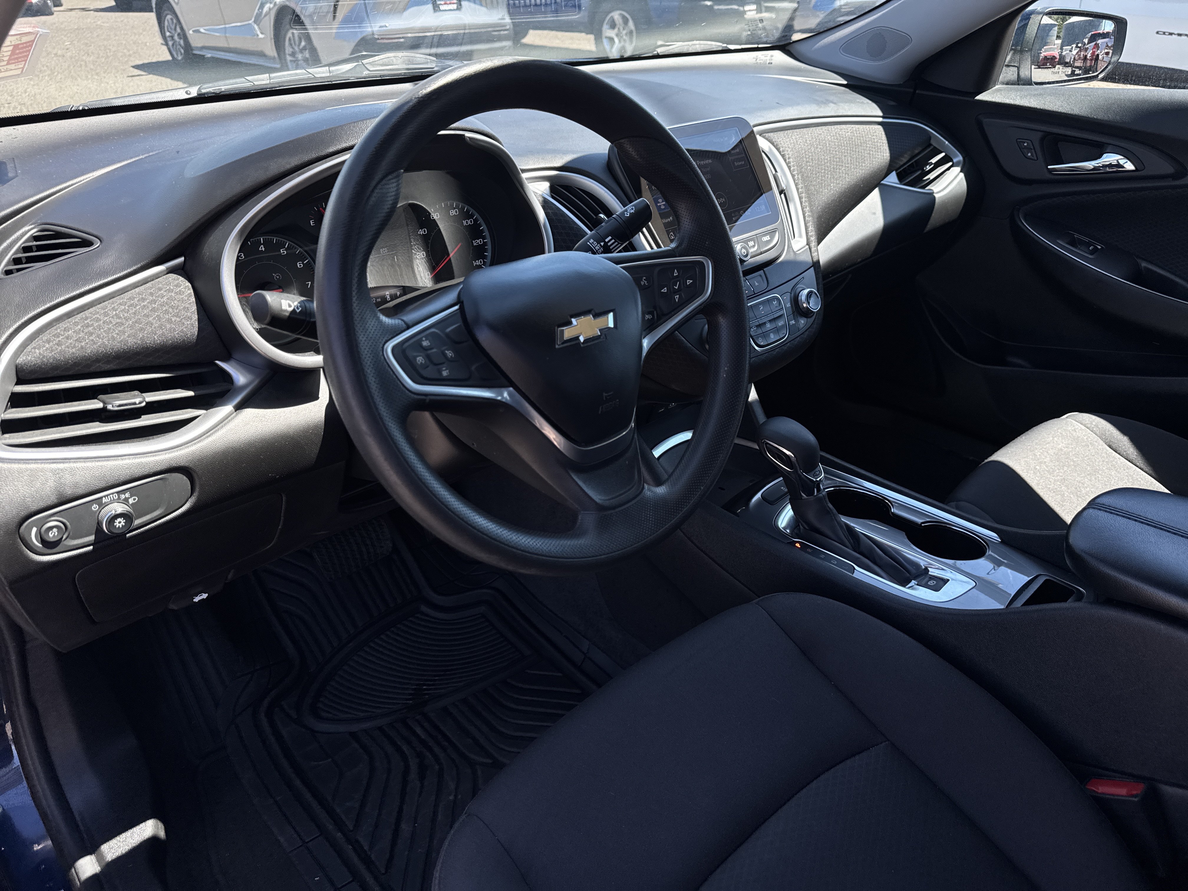 Used 2022 Chevrolet Malibu LT FWD image 9
