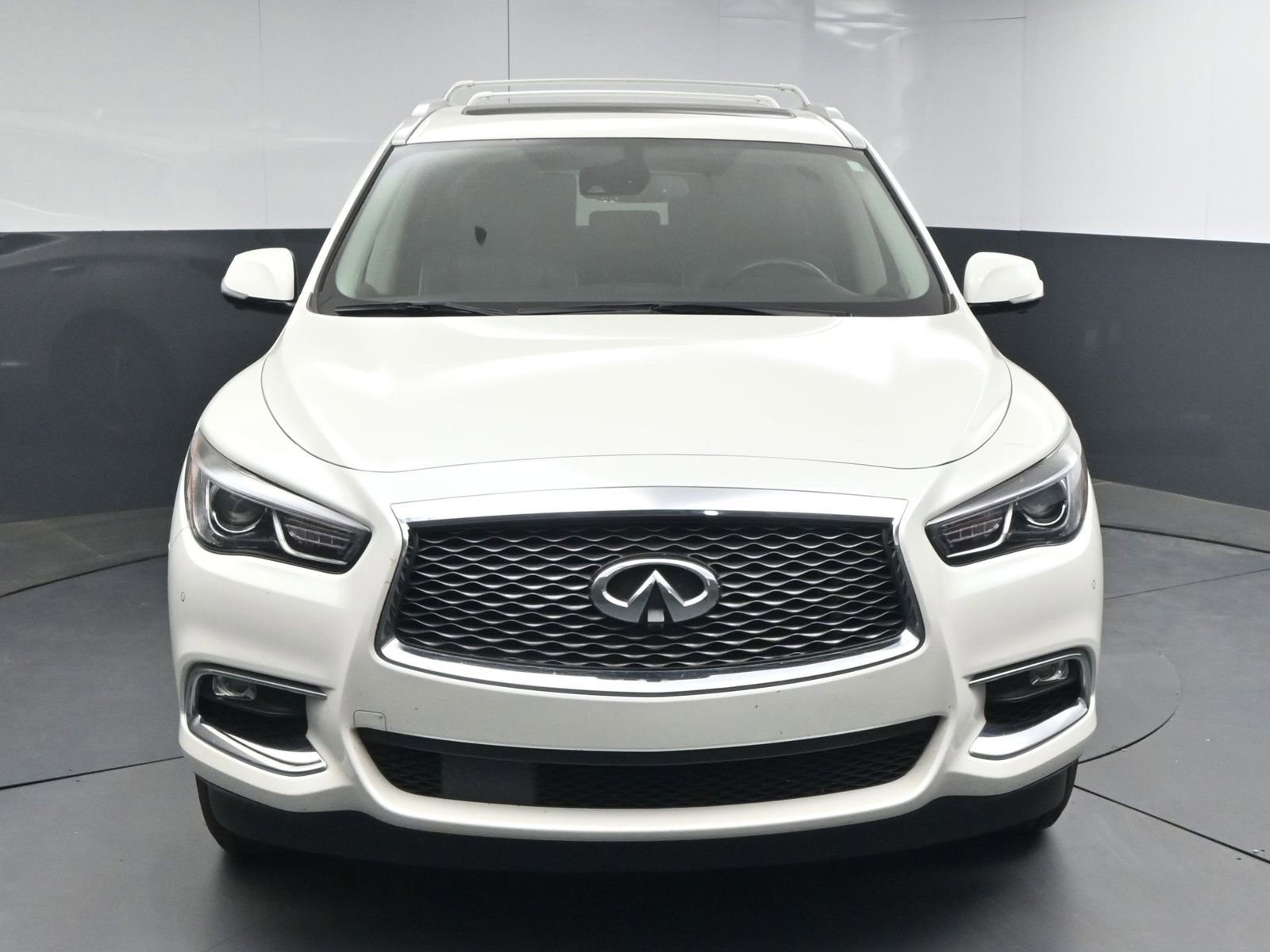 Used 2019 INFINITI QX60 Luxe w/ Essential Package image 2
