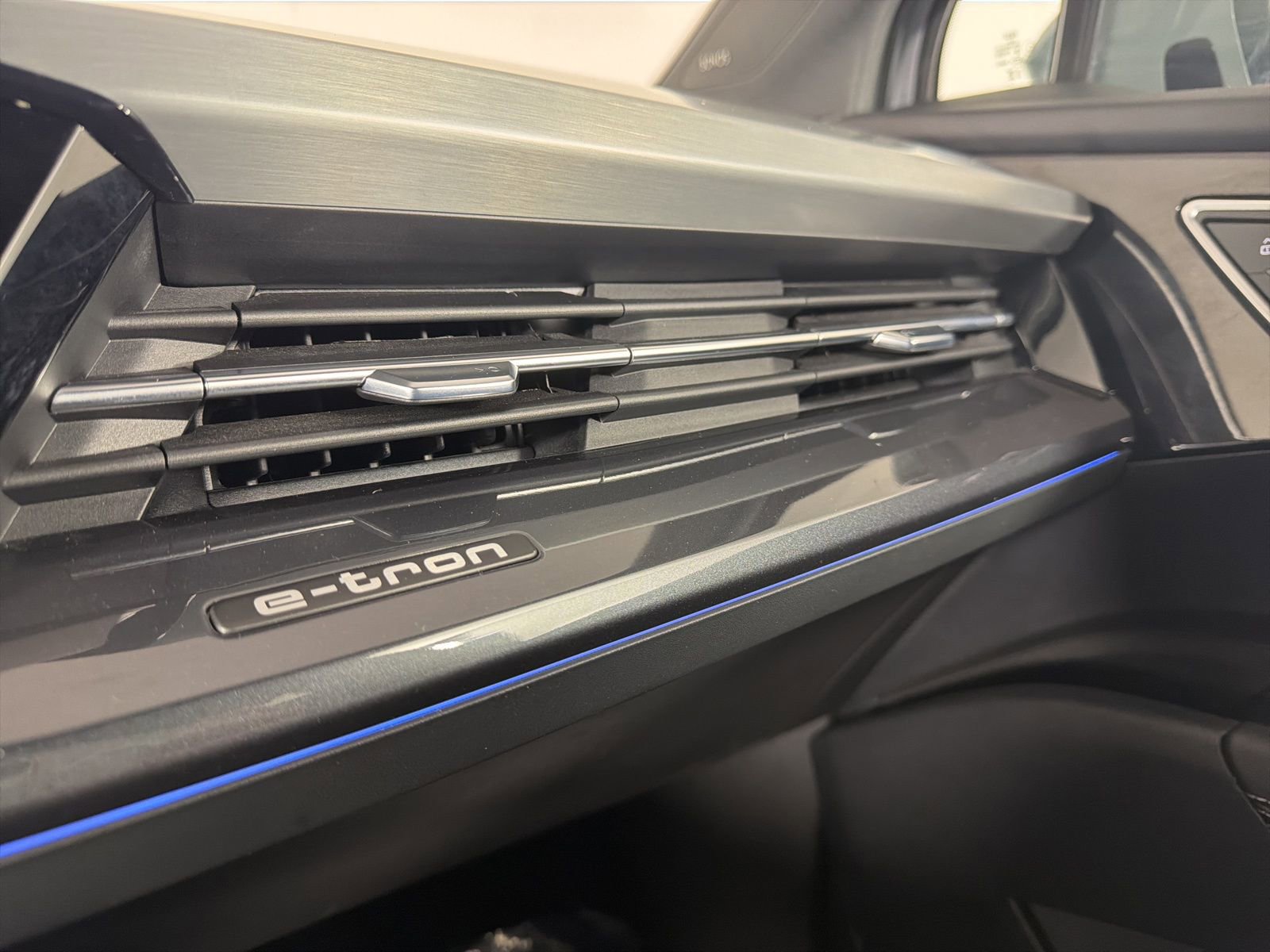 Used 2023 Audi Q4 e-tron Prestige w/ Black Optic Package image 20