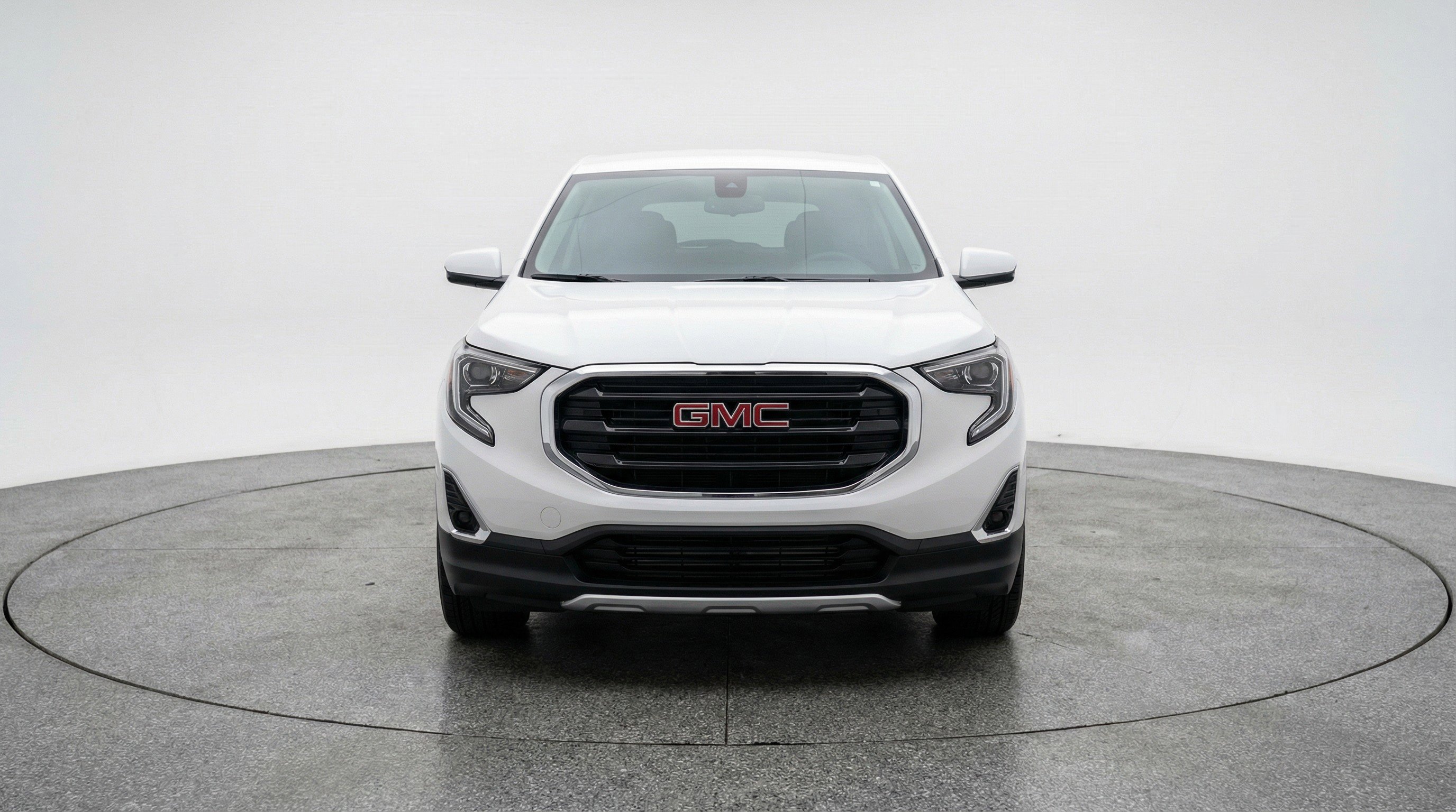 Used 2024 GMC Terrain SLE image 2
