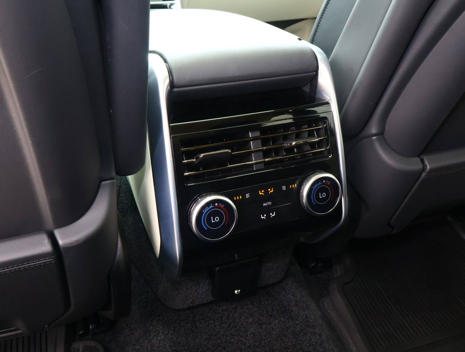 Used 2024 Land Rover Range Rover SE AWD/4WD image 13