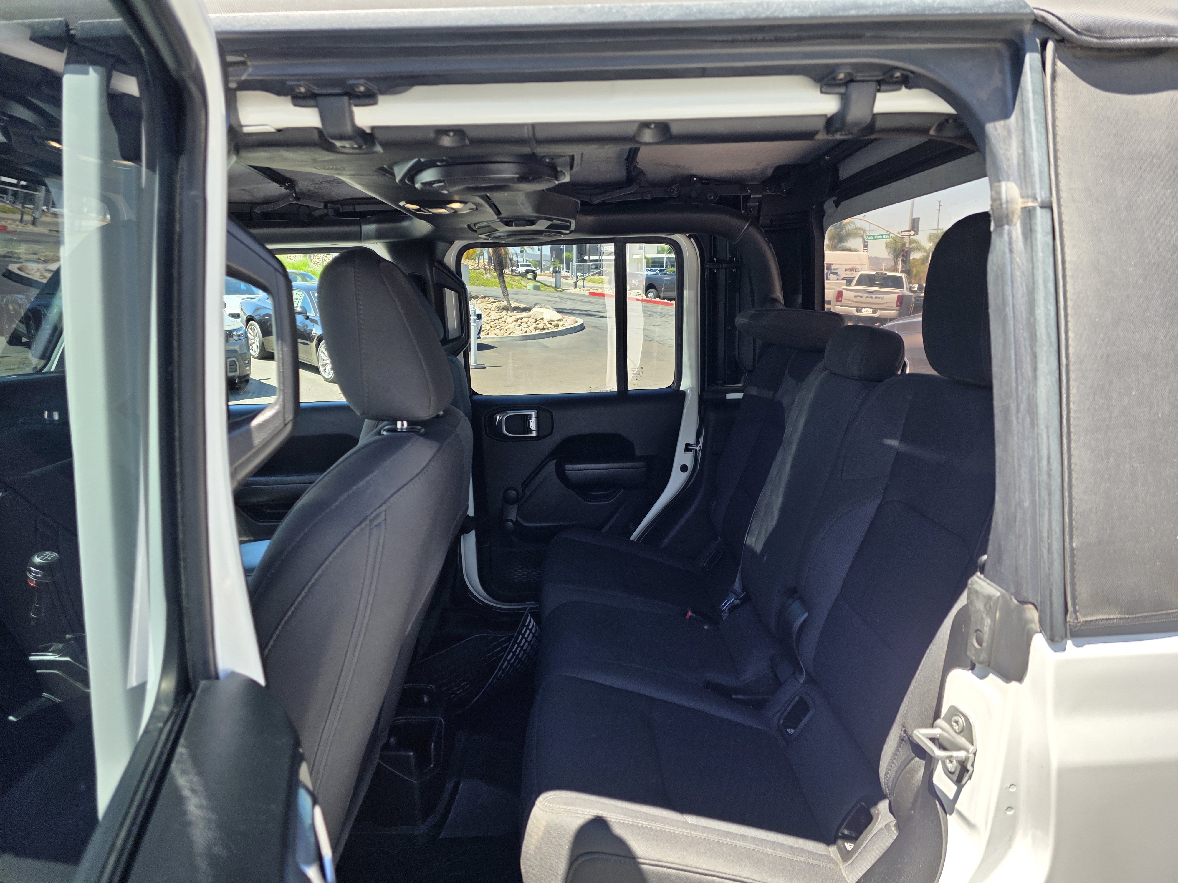 Certified 2022 Jeep Gladiator Sport AWD/4WD image 15