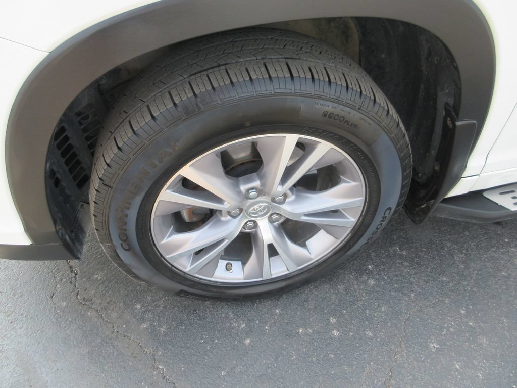 Used 2015 Toyota Highlander XLE AWD/4WD image 14
