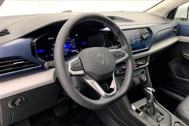 Certified 2022 Volkswagen Taos SE image 14