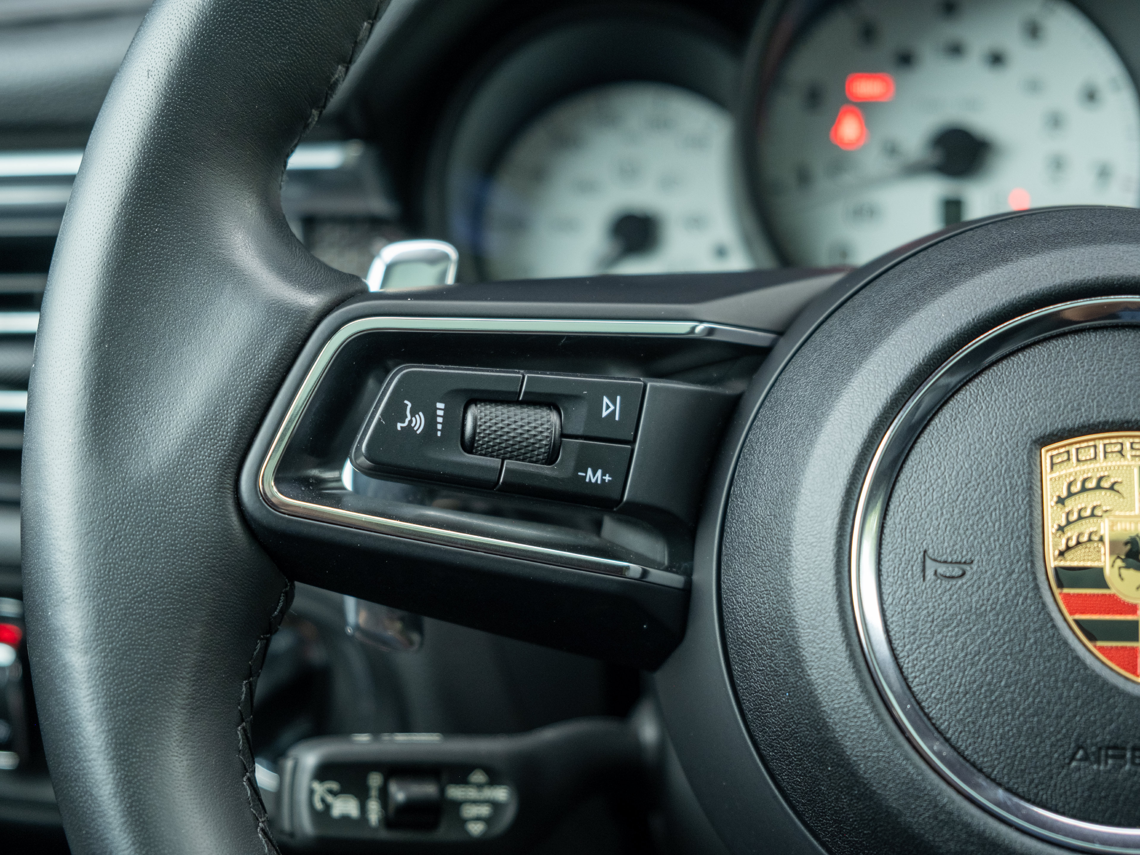 Certified 2023 Porsche Macan AWD/4WD image 23