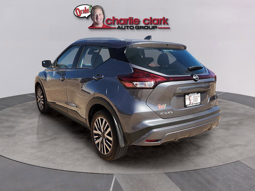 Used 2023 Nissan Kicks SV image 3