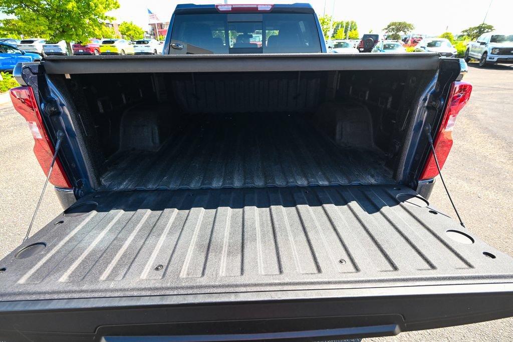 Used 2019 Chevrolet Silverado 1500 LT w/ All-Star Edition AWD/4WD image 17