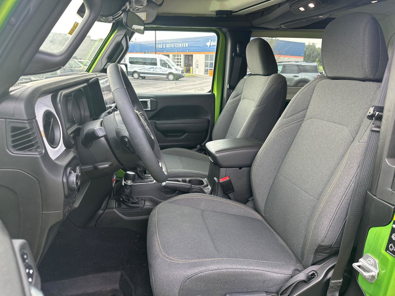 Used 2025 Jeep Wrangler Sport AWD/4WD image 6
