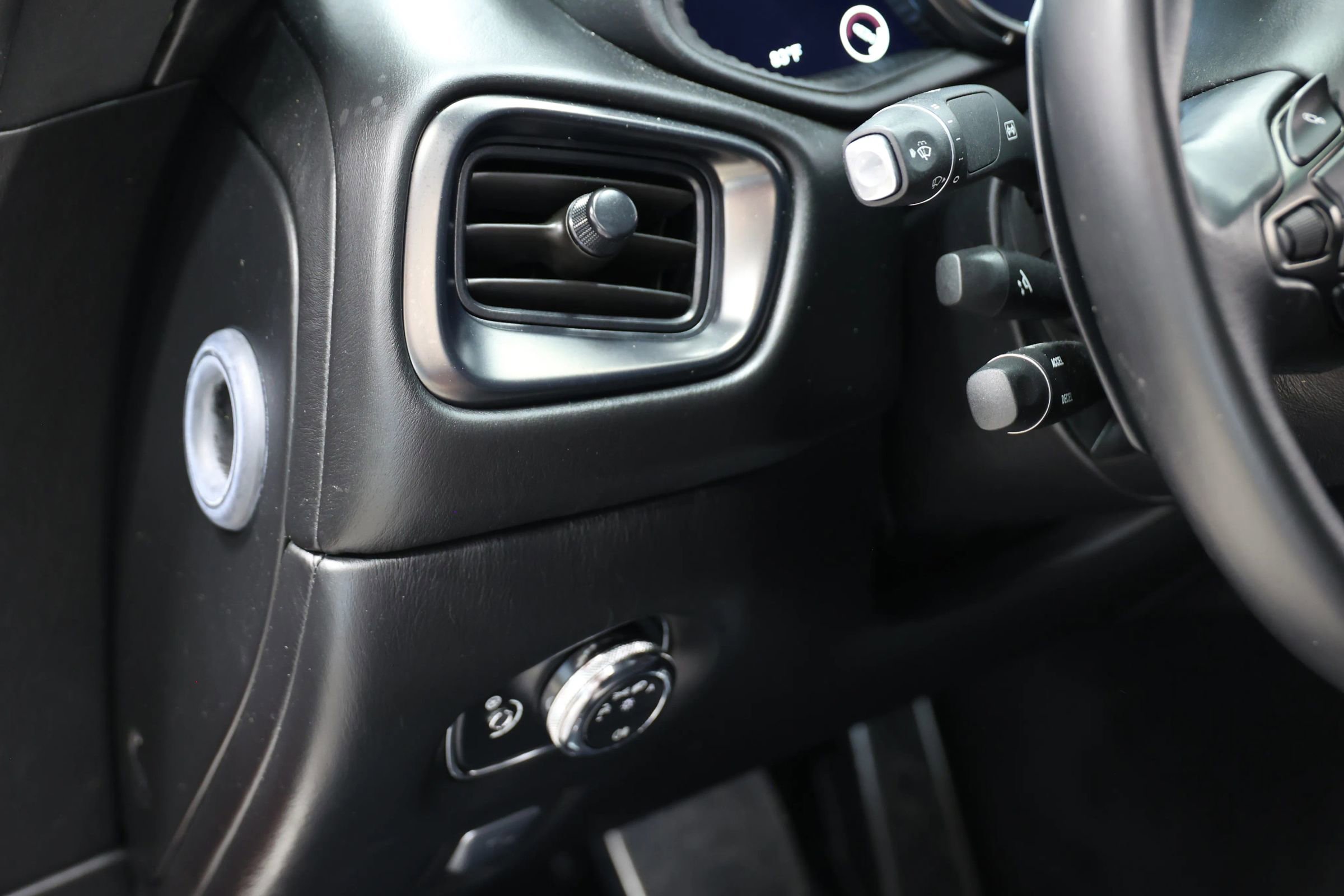 Used 2018 Aston Martin DB11 V12 image 19