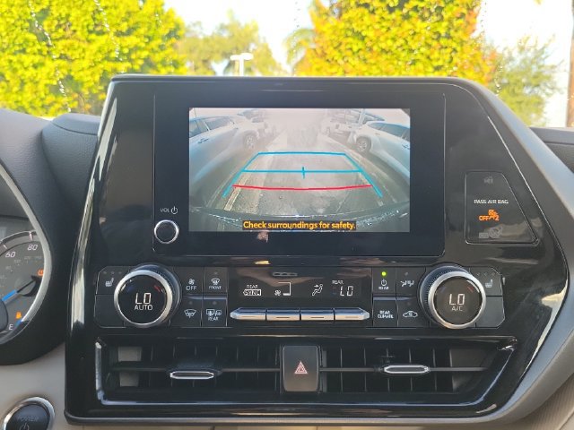 Used 2025 Toyota Highlander XLE AWD/4WD image 20