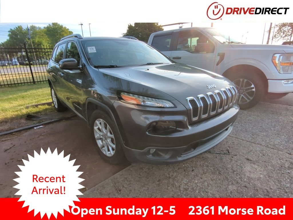 Used 2017 Jeep Cherokee Latitude w/ Comfort & Sound Group FWD image 1
