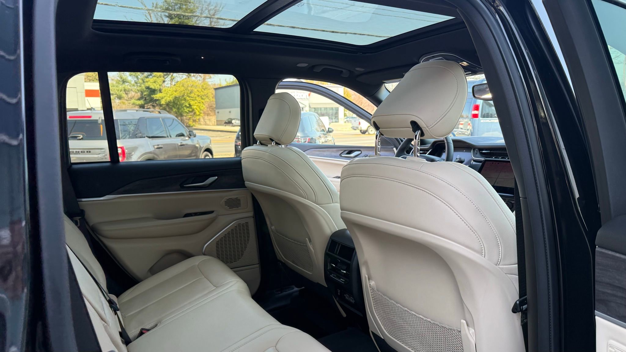 Used 2023 Jeep Grand Cherokee 4WD 4xe image 31