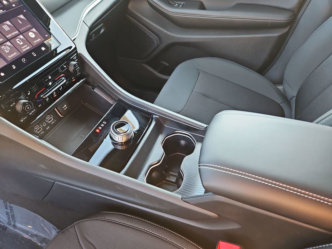 New 2025 Jeep Grand Cherokee Laredo w/ Luxury Tech Group I image 30