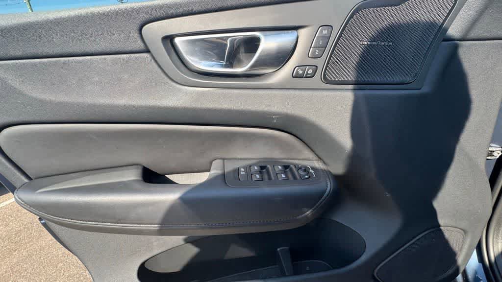 Used 2024 Volvo XC60 B5 Plus w/ Protection Package Premier AWD/4WD image 17