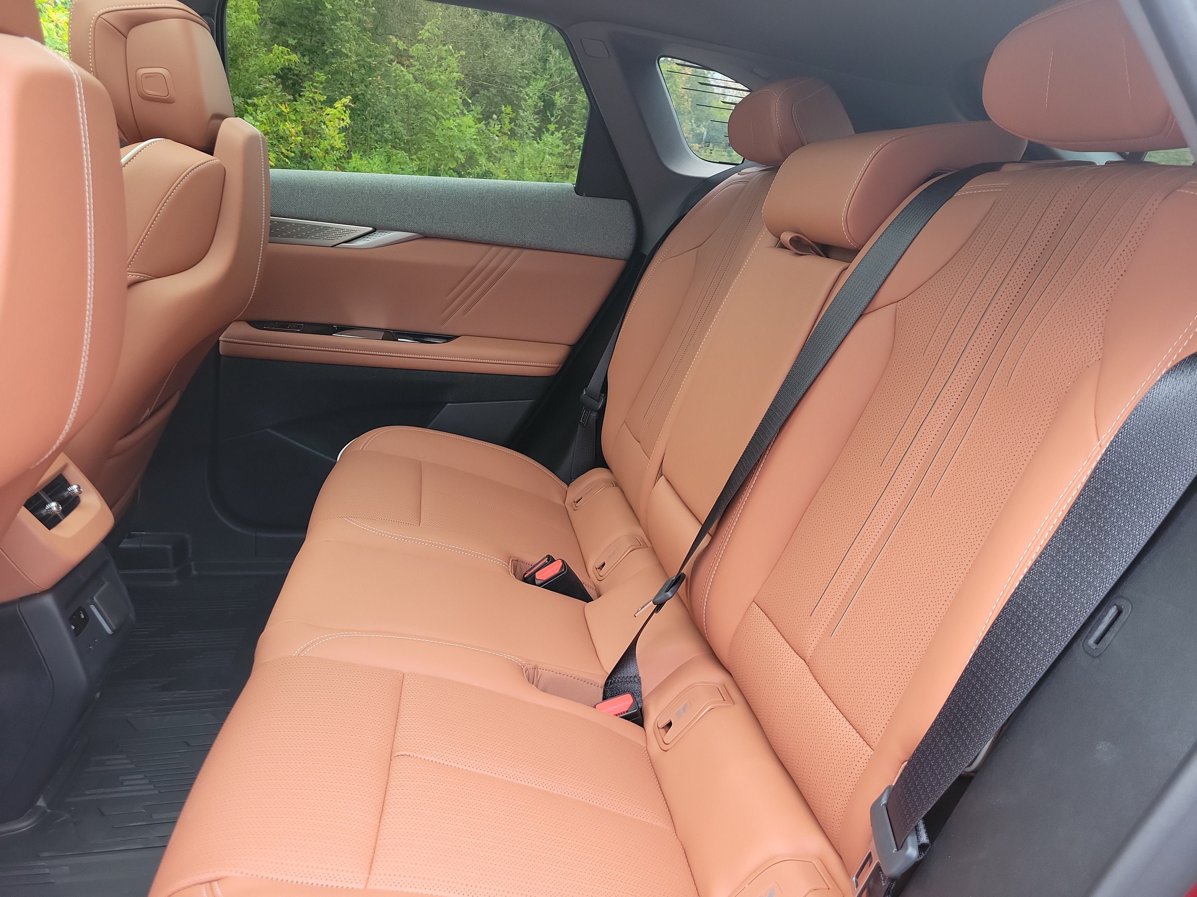 New 2027 Cadillac Optiq Premium Luxury w/ LPO, Floor Liner Package AWD/4WD image 28