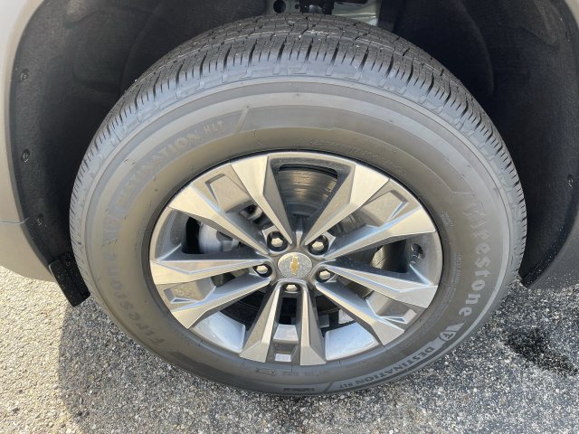 New 2027 Chevrolet Equinox LT w/ LPO, Floor Liner Package FWD image 10