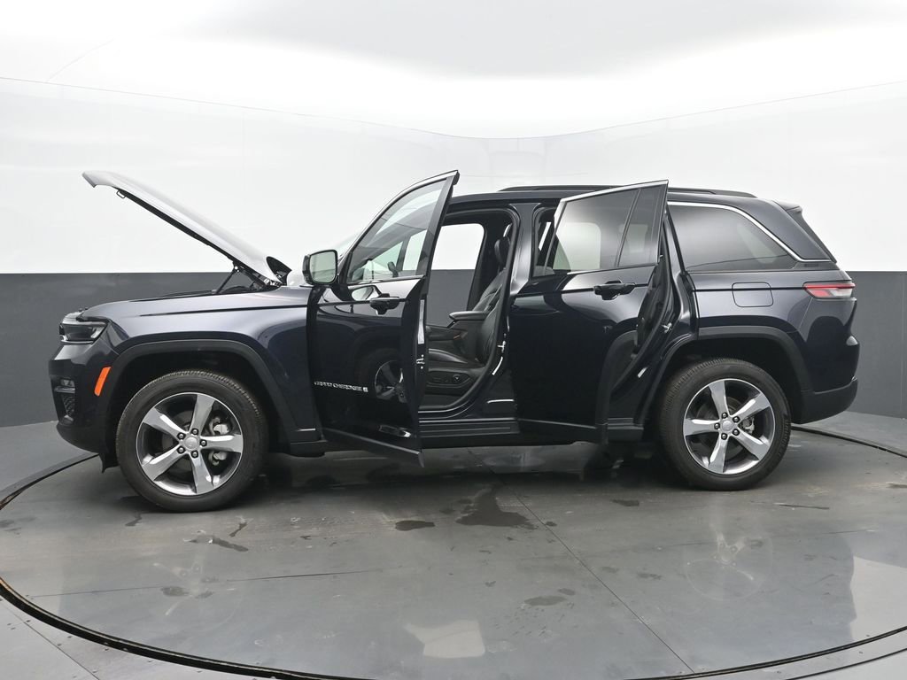 Used 2024 Jeep Grand Cherokee Limited w/ Luxury Tech Group II image 55