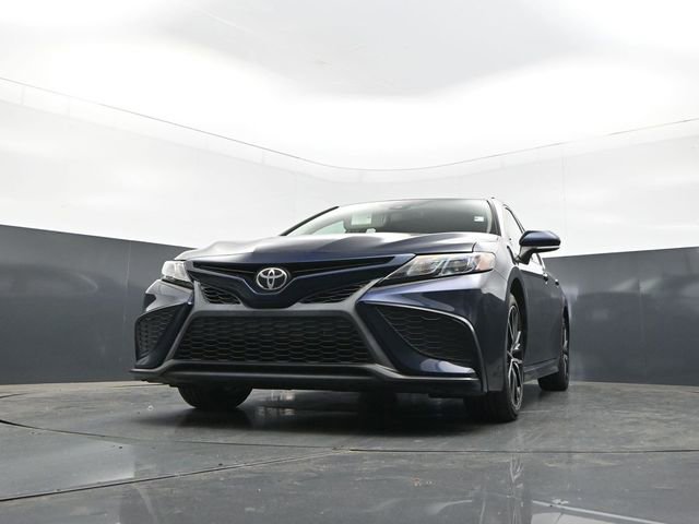 Used 2021 Toyota Camry SE w/ Convenience Package FWD image 26