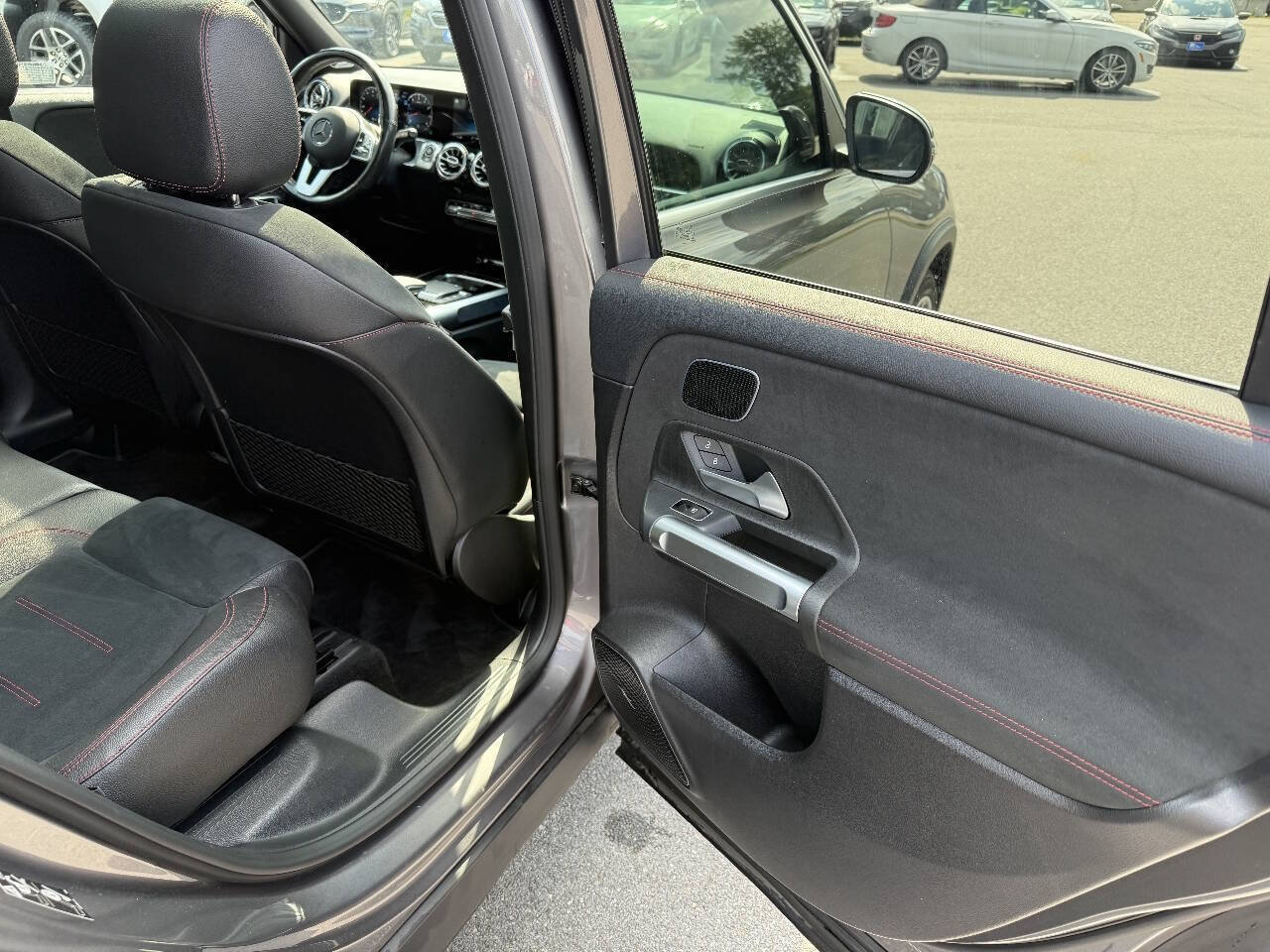 Used 2021 Mercedes-Benz GLB 250 4MATIC image 14