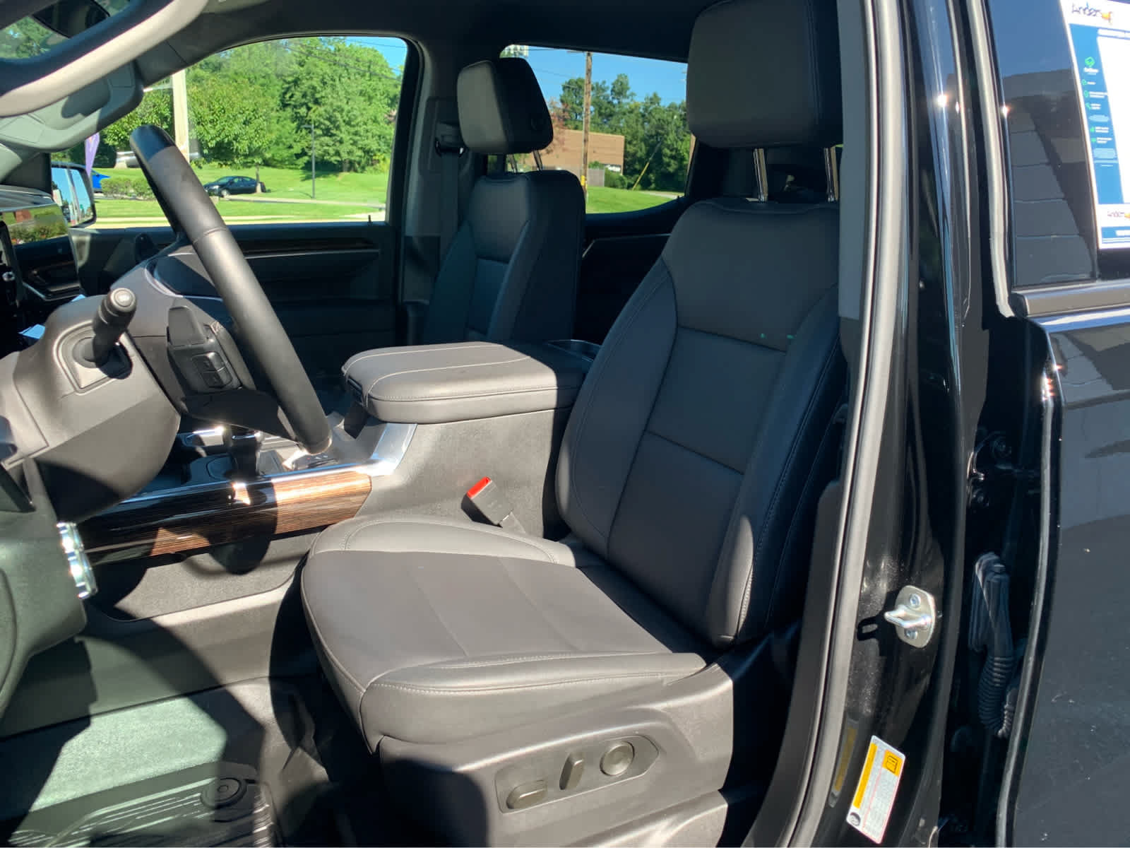 Used 2025 GMC Sierra 1500 Elevation w/ Elevation Premium Package AWD/4WD image 11