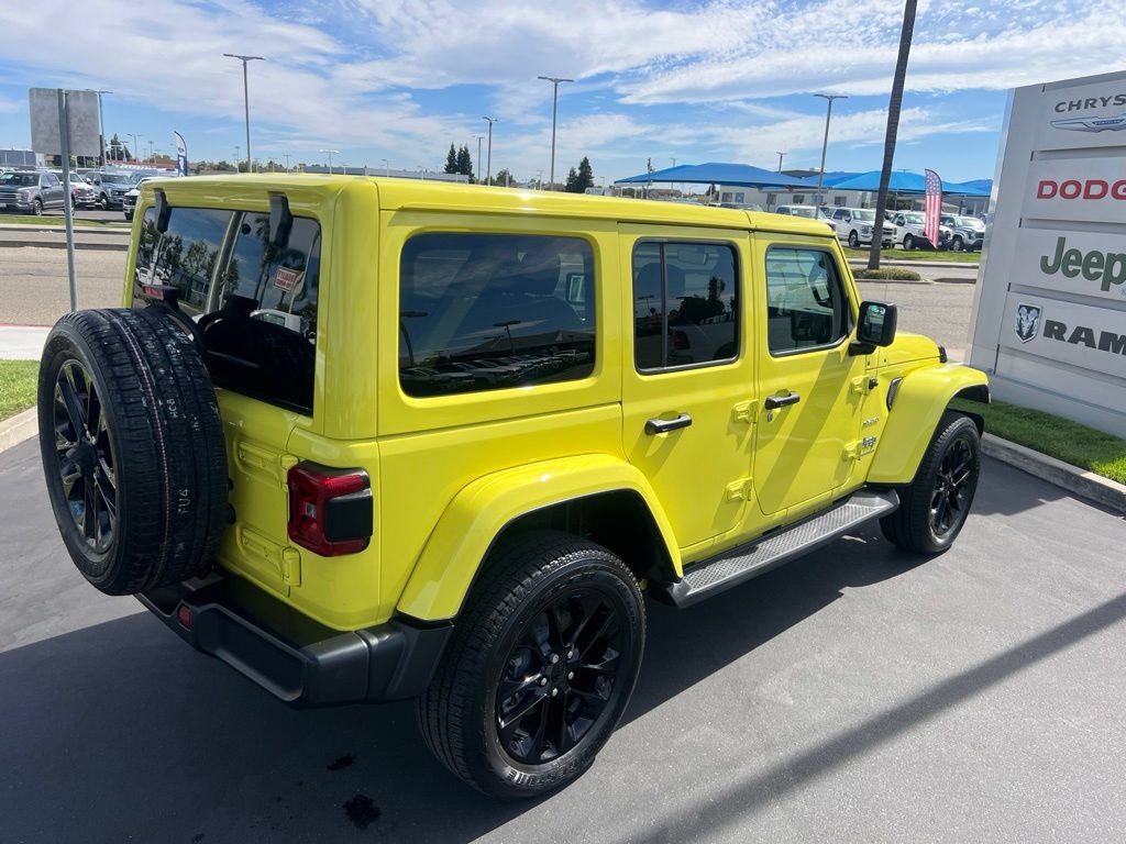 Used 2023 Jeep Wrangler Unlimited Sahara AWD/4WD image 16