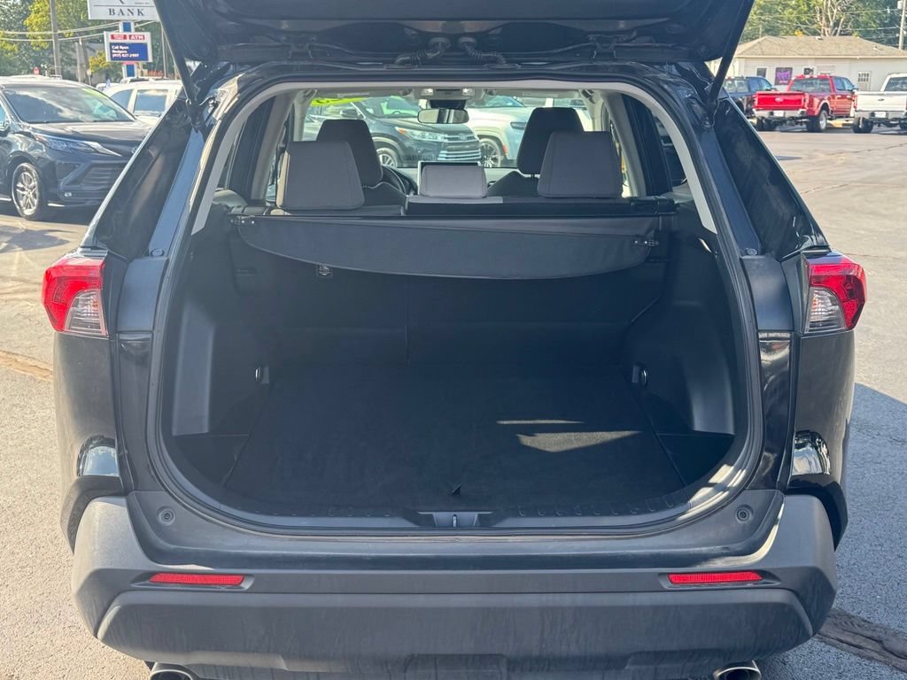 Used 2025 Toyota RAV4 XLE AWD/4WD image 25