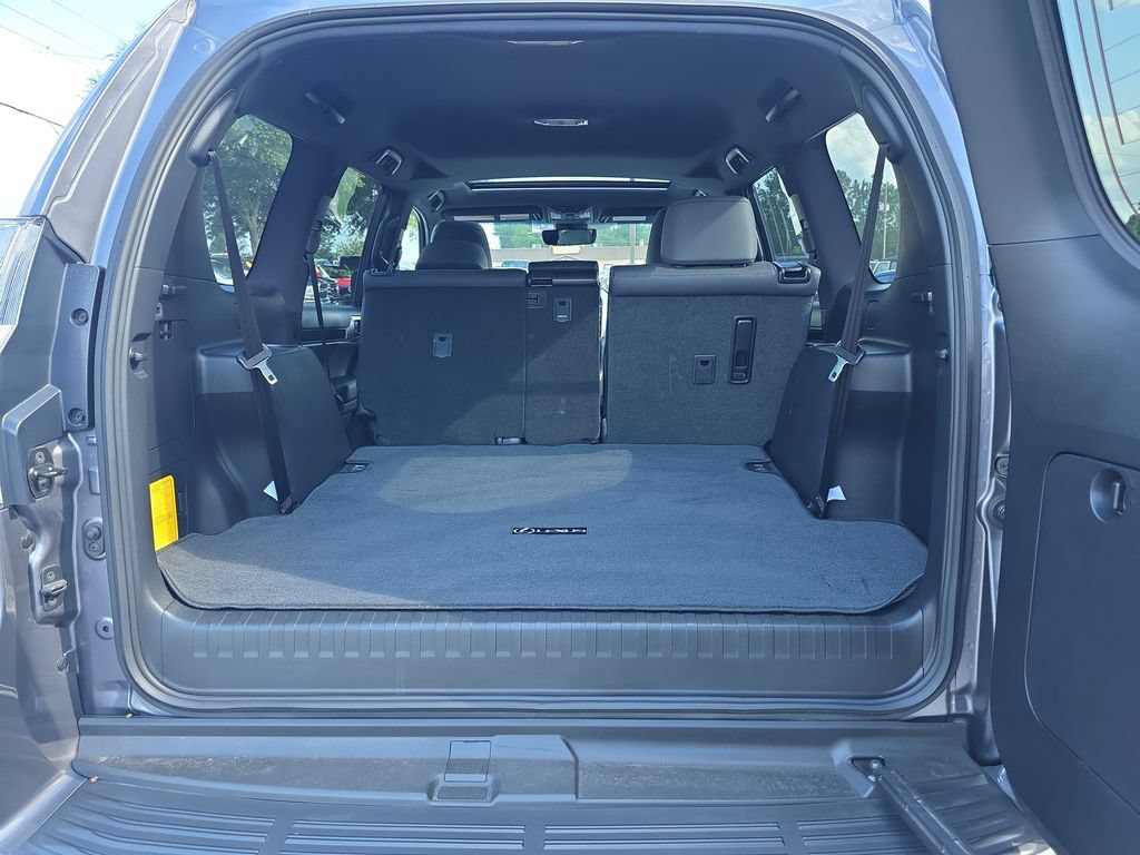Used 2022 Lexus GX 460 w/ Accessory Package AWD/4WD image 31
