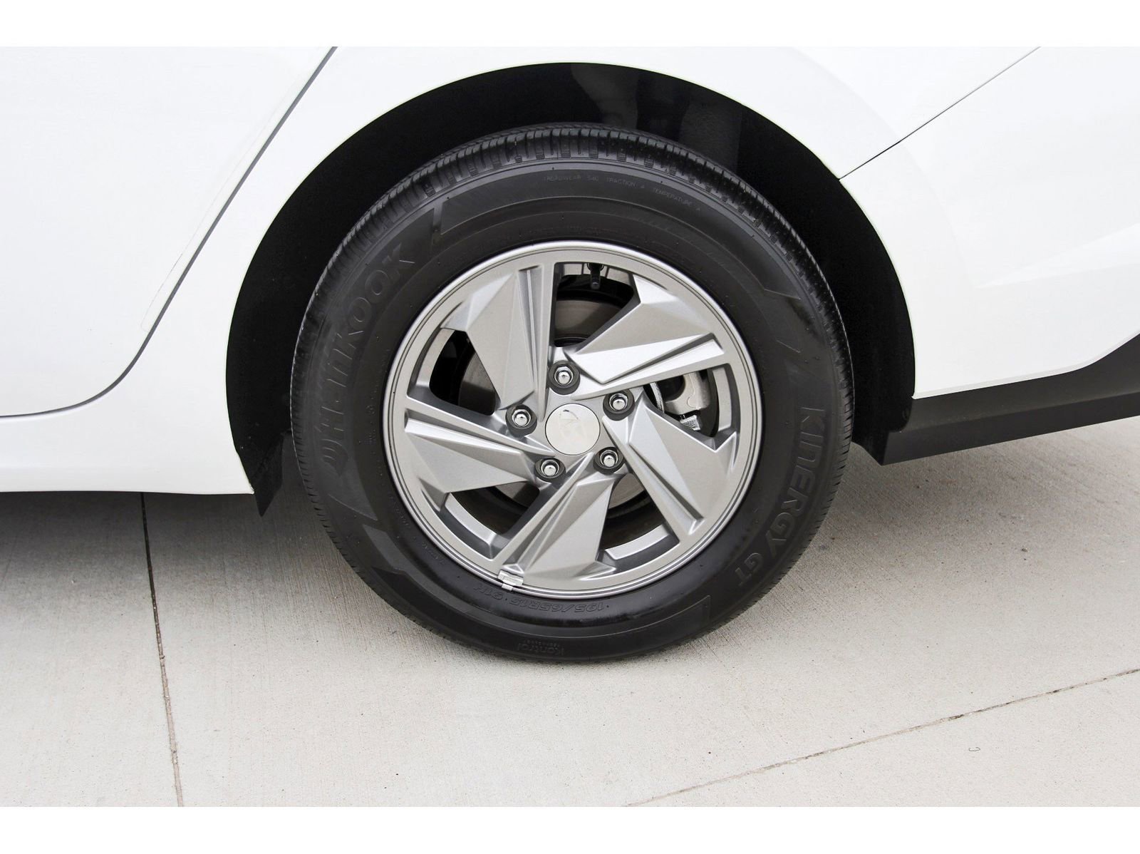 Used 2025 Hyundai Elantra SE FWD image 31