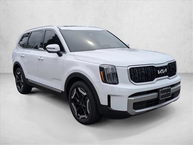 Used 2023 Kia Telluride EX w/ EX Captain's Chair Package image 3