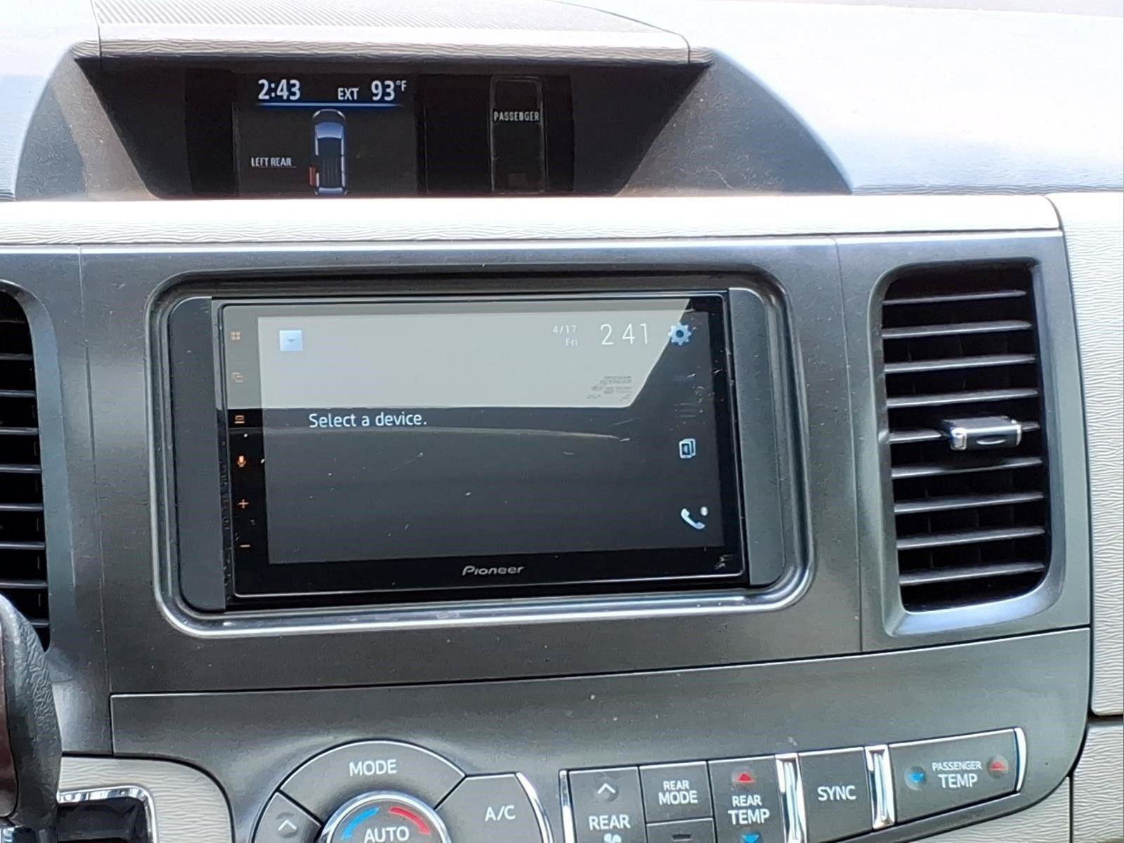 Used 2013 Toyota Sienna XLE FWD image 12