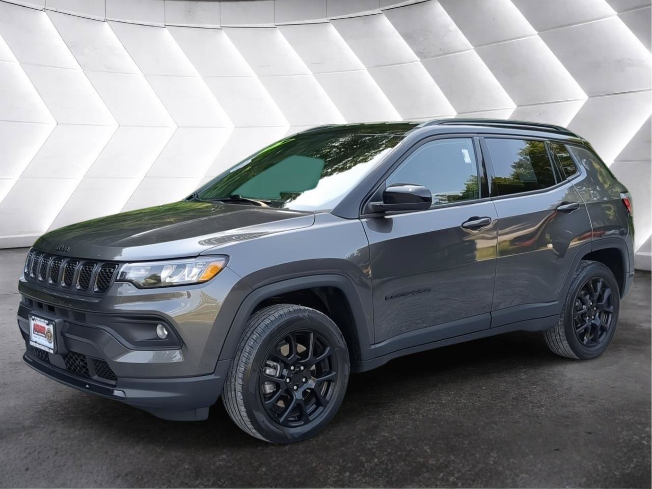 Used 2023 Jeep Compass Latitude AWD/4WD image 7