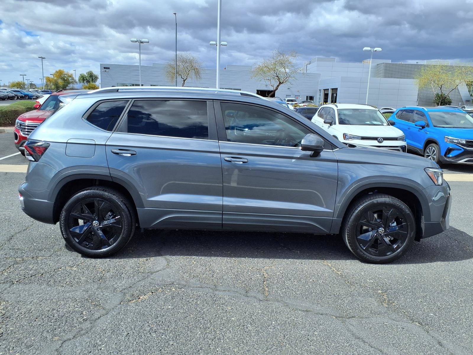 New 2026 Volkswagen Taos SE FWD image 4