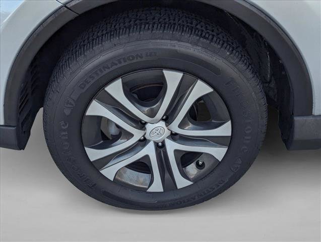 Used 2018 Toyota RAV4 LE image 20