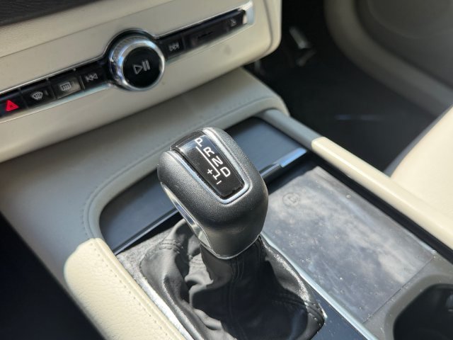 Used 2022 Volvo XC90 T5 Momentum w/ Climate Package FWD image 24