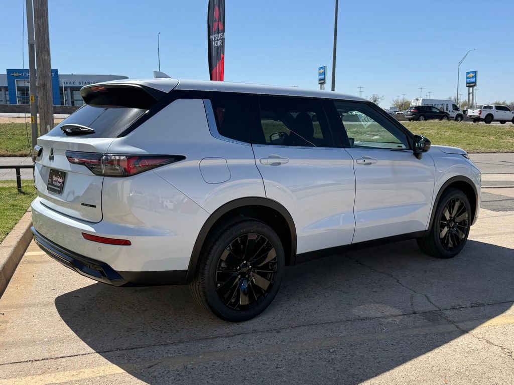 New 2026 Mitsubishi Outlander LE image 15