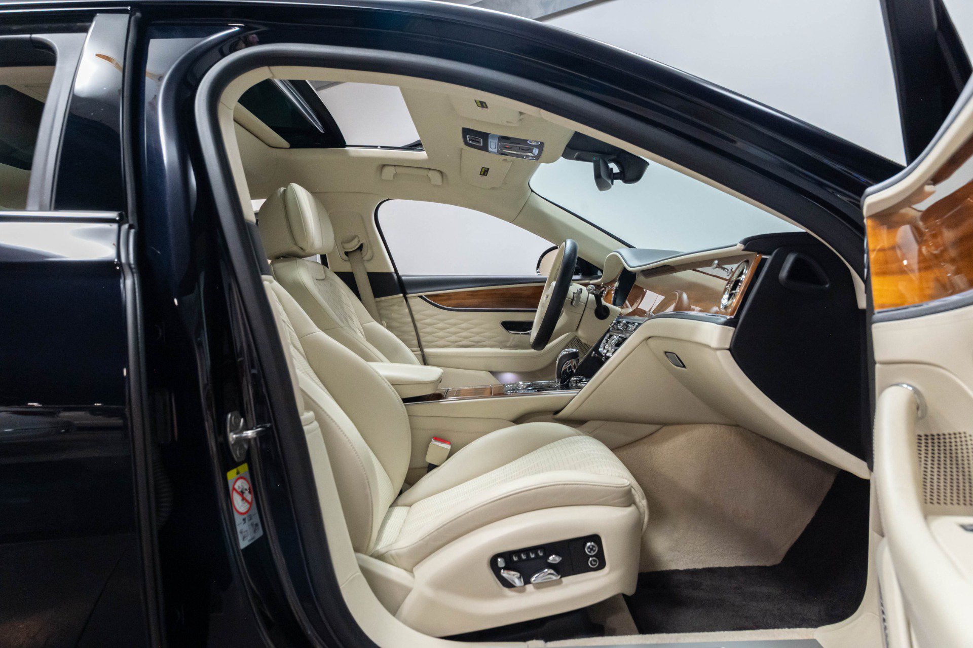 Used 2021 Bentley Flying Spur W12 AWD/4WD image 50