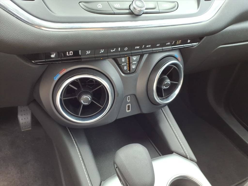 Used 2025 Chevrolet Blazer LT FWD image 30