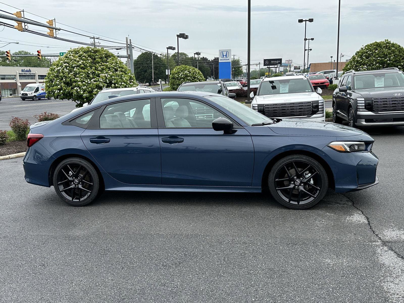 Used 2026 Honda Civic FWD Hybrid Sedan image 9