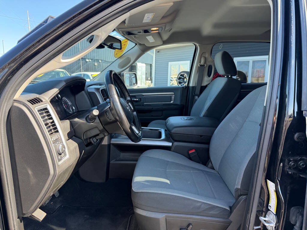Used 2022 RAM 1500 Classic SLT w/ Electronics Convenience Group AWD/4WD image 14