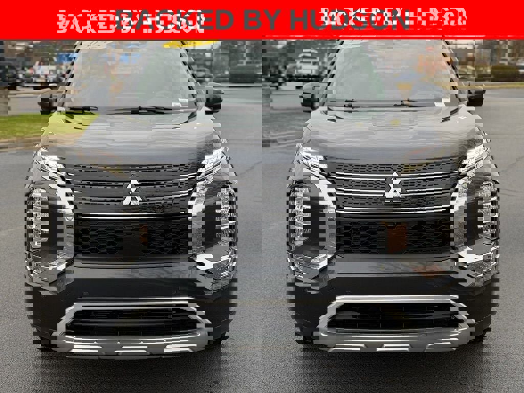 Used 2024 Mitsubishi Outlander SE image 3