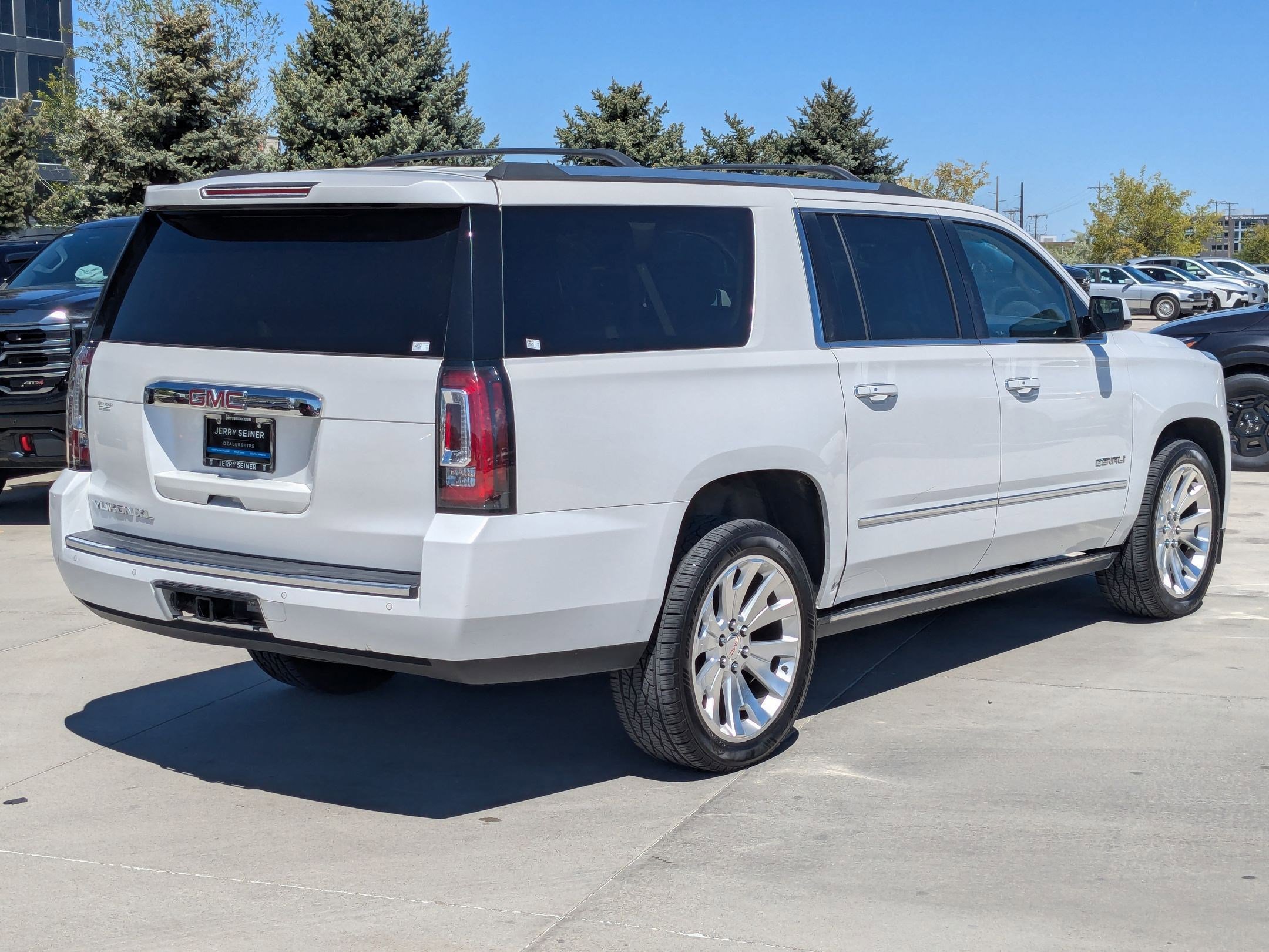 Used 2016 GMC Yukon XL Denali w/ Open Road Package AWD/4WD image 5