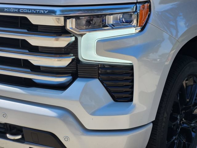 Used 2025 Chevrolet Silverado 1500 High Country w/ High Country Premium Package AWD/4WD image 17