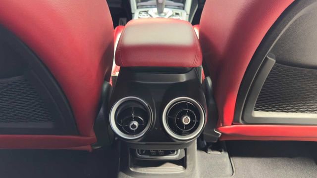 Used 2022 Alfa Romeo Stelvio Veloce image 17